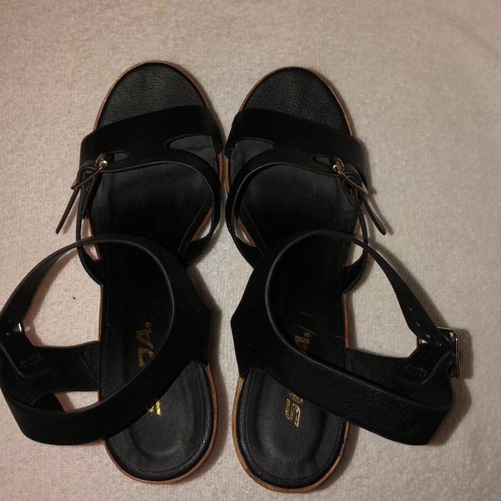 Shoes 👠 - Picture 2 of 5